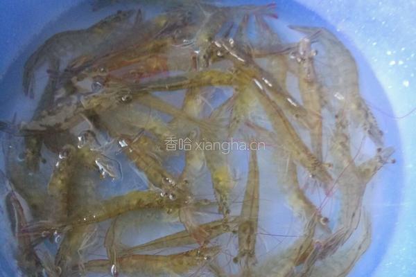 花菜炒大虾的做法图解1