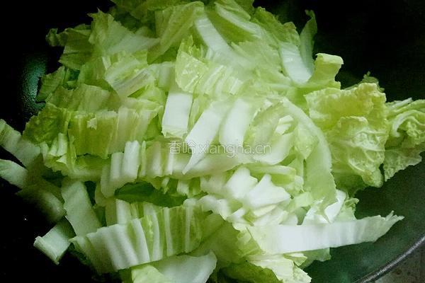 小鱼干炒大白菜的做法图解4