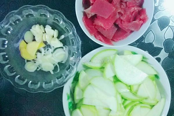 西葫芦炒牛肉的做法图解2