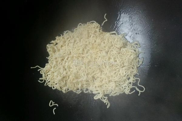 鸡蛋炒方便面的做法图解4