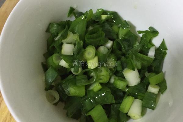 葱油饼的做法图解2