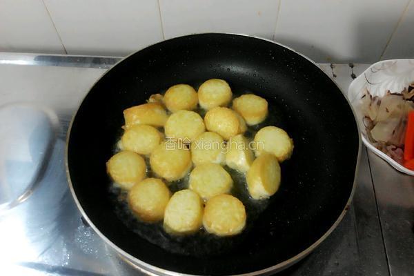 香菇焖口袋豆腐的做法图解3