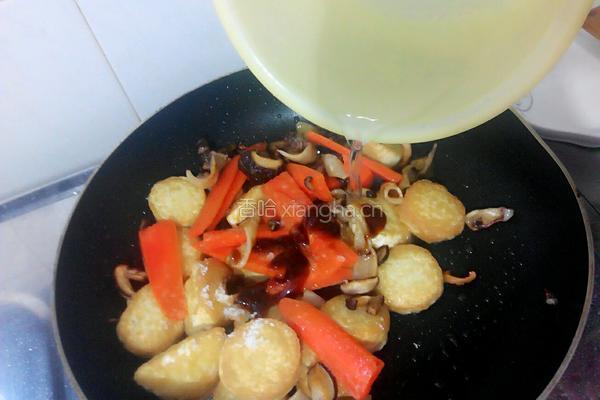 香菇焖口袋豆腐的做法图解5