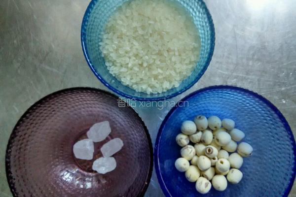 莲子大米粥的做法图解1