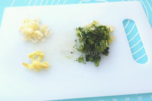 红红火火番茄汁烩虾仁的做法图解3