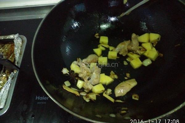 鸡肉鲜蘑土豆饭的做法图解4