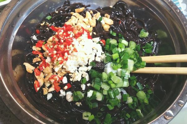 凉拌蕨根粉的做法图解4