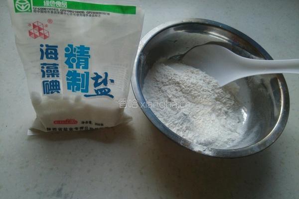 尖椒肥肠的做法图解1