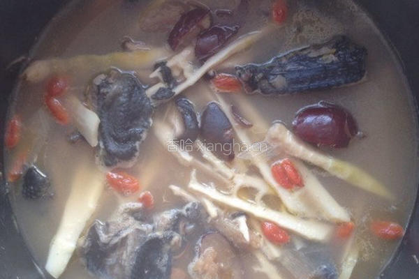 黄芪春笋乌鸡汤的做法图解7