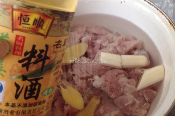 香菇胡萝卜排骨汤的做法图解2