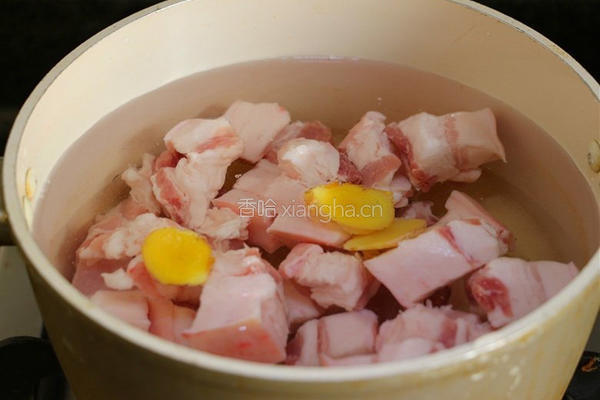 小土豆焖红烧肉的做法图解4