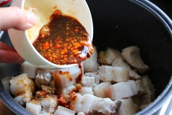 小土豆焖红烧肉的做法图解8