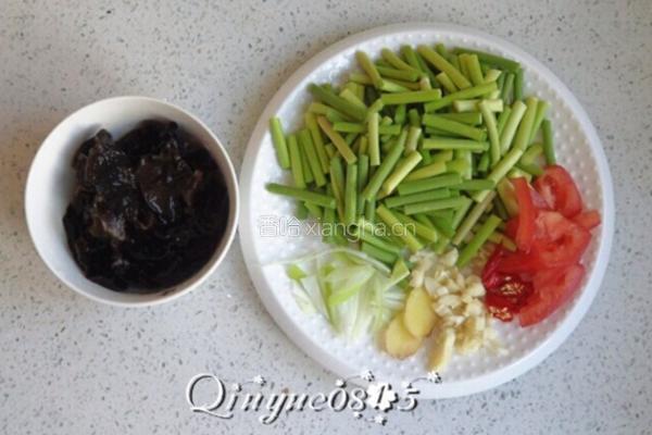 肉炒蒜苔木耳的做法图解3