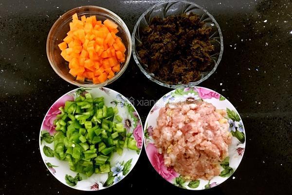 芽菜肉丁酱的做法图解1