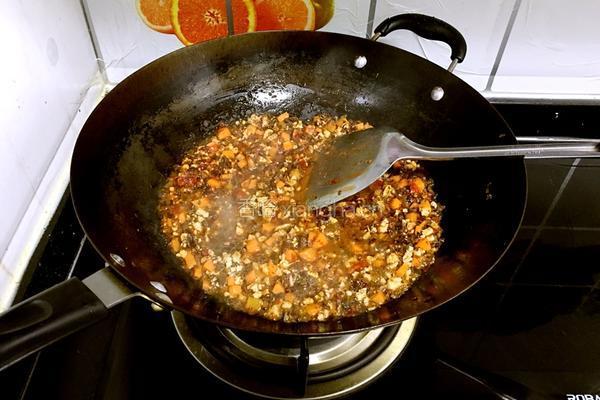 芽菜肉丁酱的做法图解6