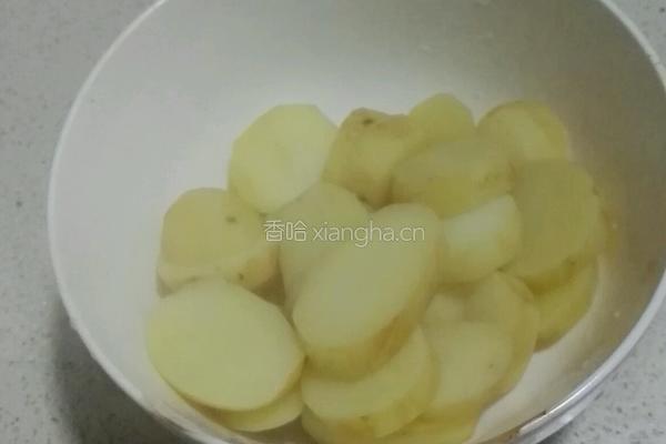 香煎土豆的做法图解1