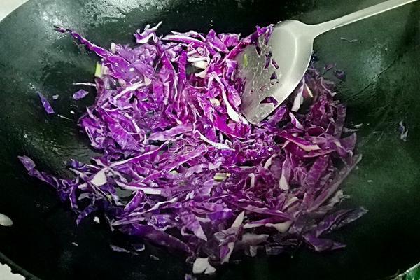 紫甘蓝炒面的做法图解6