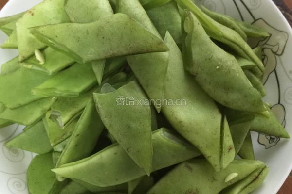 豆角炒腊肉的做法图解2