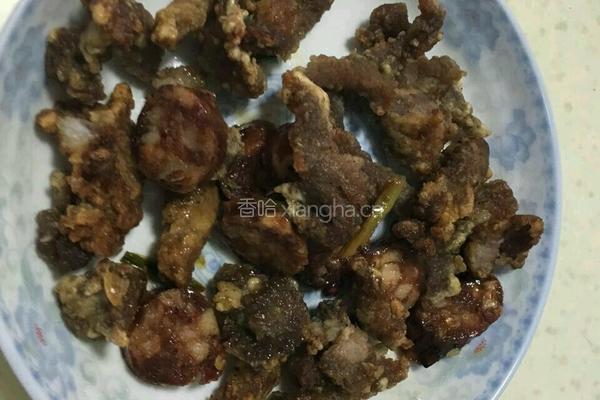 木耳酥肉蒸碗的做法图解2