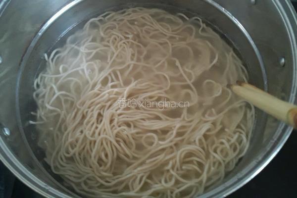 香菇火腿鸡蛋面的做法图解8