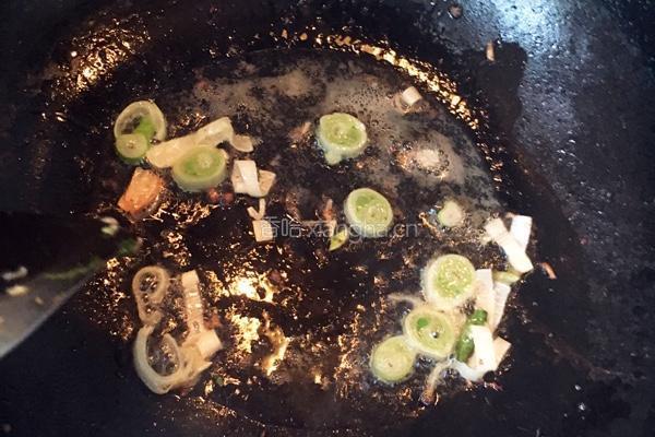 爆炒白菜花的做法图解1