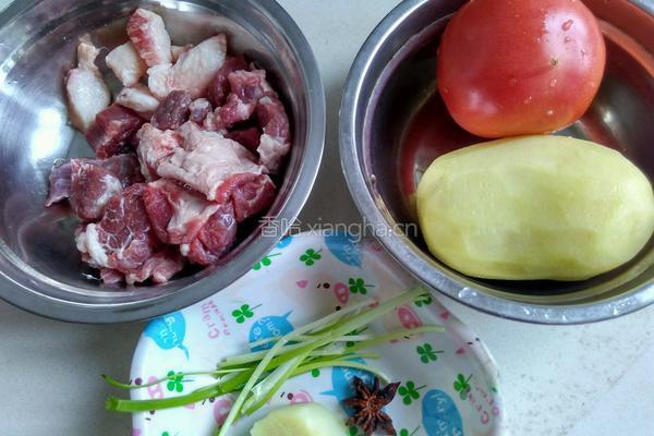 番茄土豆牛肉汤的做法图解1