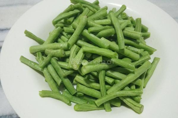 豆角焖面的做法图解1