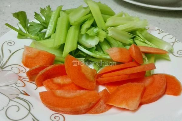 鸭胗炒芹菜的做法图解3