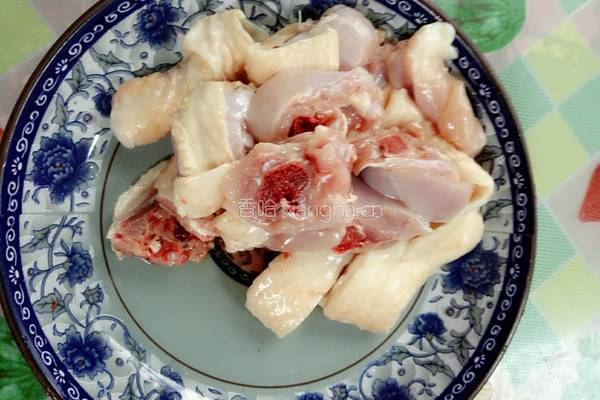 香菇鸡汤的做法图解1