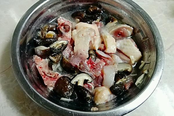冬菇蒸鸡（蒸蒸日上）的做法图解4