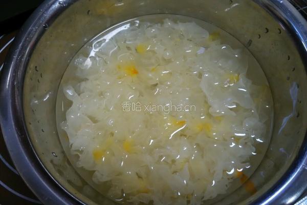  桃胶银耳羹的做法图解2