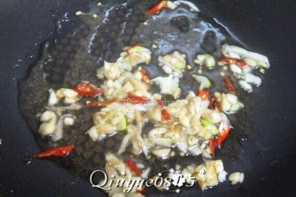 西兰花炒核桃仁的做法图解5
