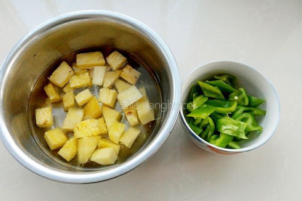 菠萝咕咾肉的做法图解2