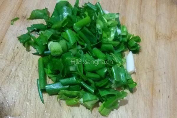清炒绿豆饼的做法图解1