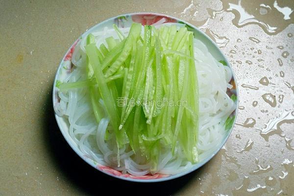 肉丝淋凉米粉的做法图解7
