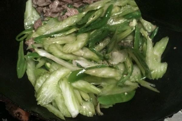 西芹炒肉。的做法图解3