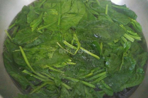 肉沫鸡蛋炒菠菜的做法图解1