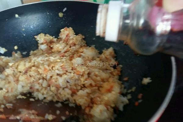 胡萝卜鸡蛋火腿炒饭的做法图解5