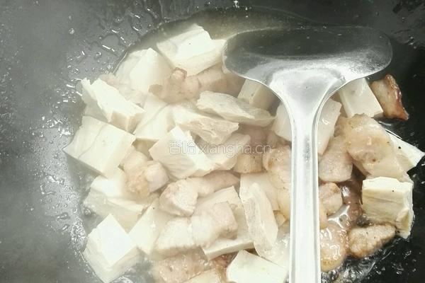 学做东北菜猪肉炖冻豆腐酸菜的做法图解4