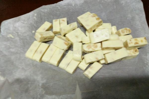 牛轧糖的做法图解4
