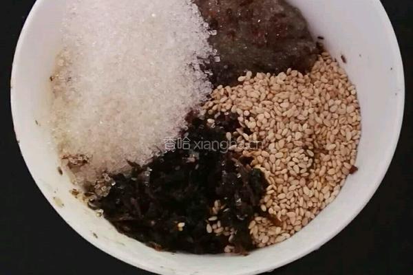 桂花糖、芝蔴、梅干菜包子的做法图解2