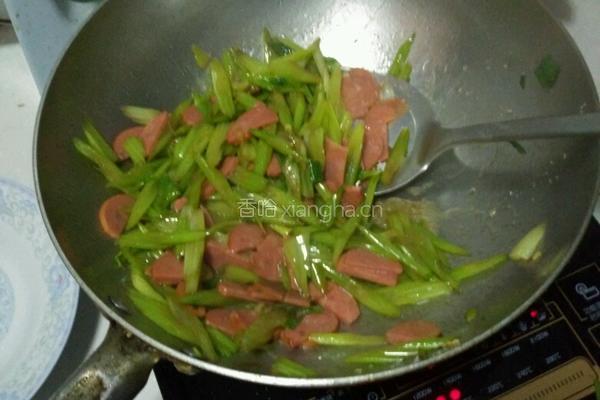 芹菜火腿片的做法图解4
