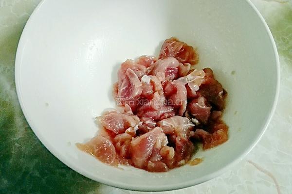 瘦肉煮番茄的做法图解2