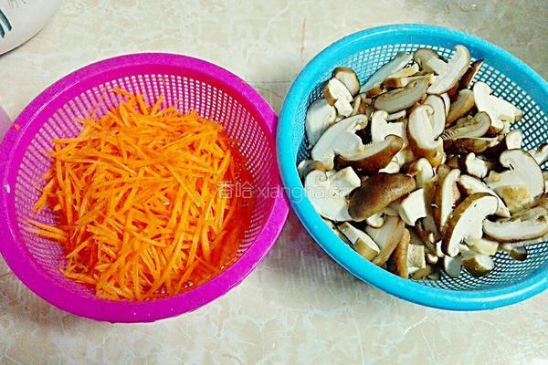 香菇胡萝卜炒排骨的做法图解3