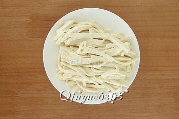 银丝豆腐蛋花羹的做法图解2