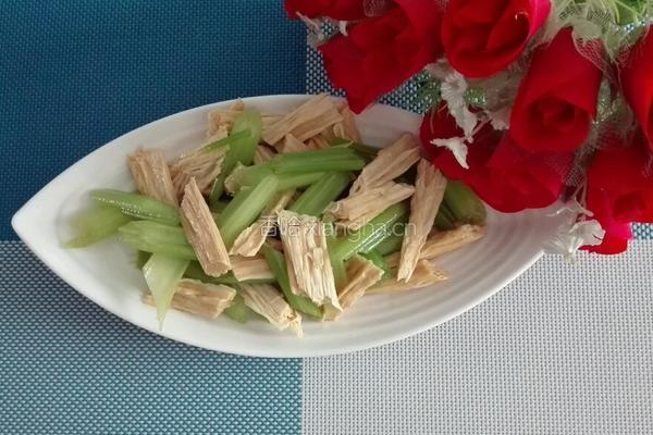 芹菜拌腐竹的做法图解7