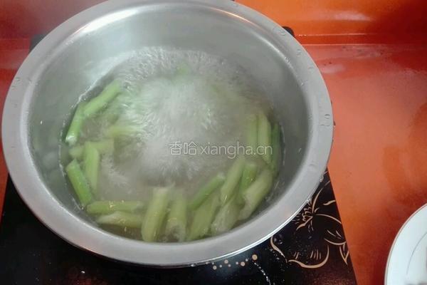 芹菜拌腐竹的做法图解4