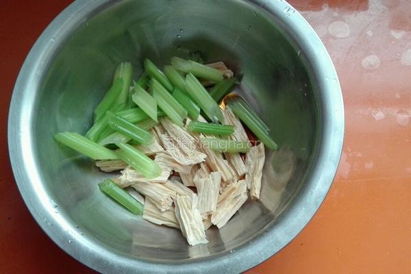 芹菜拌腐竹的做法图解6