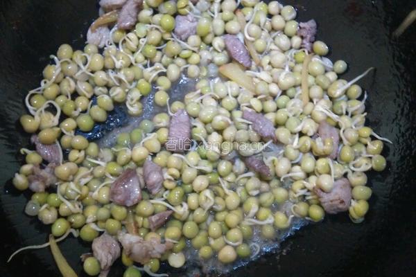 肉炒豌豆嘴的做法图解3