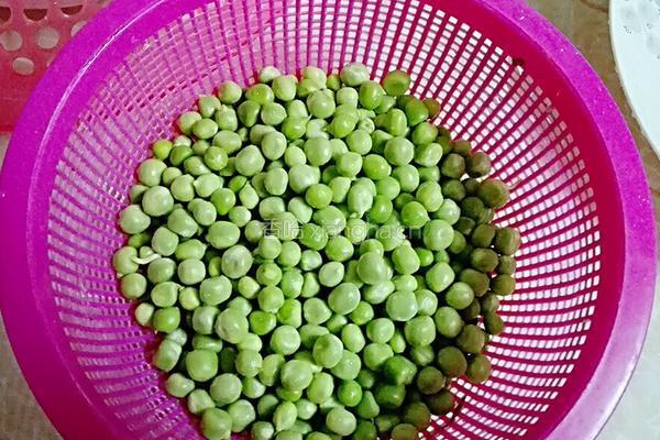 碗豆排骨饭的做法图解1